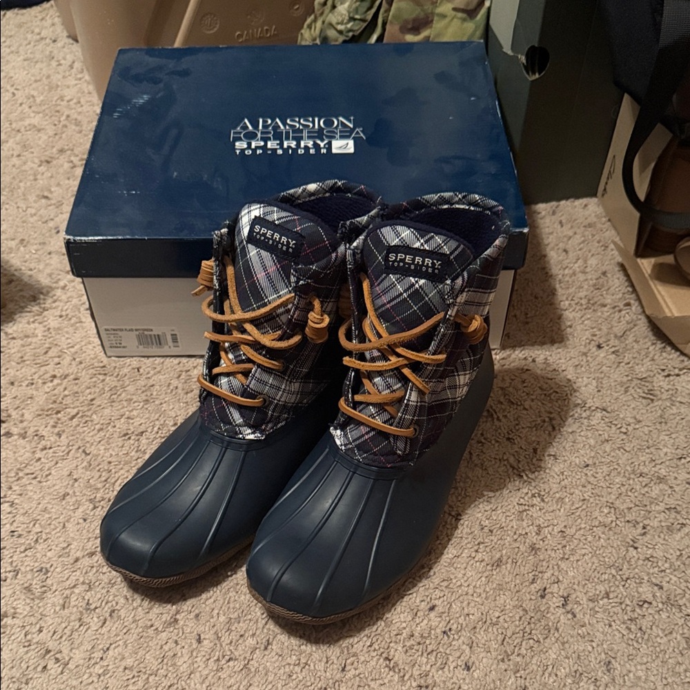 Sperry women’s Navy Plaid Boots